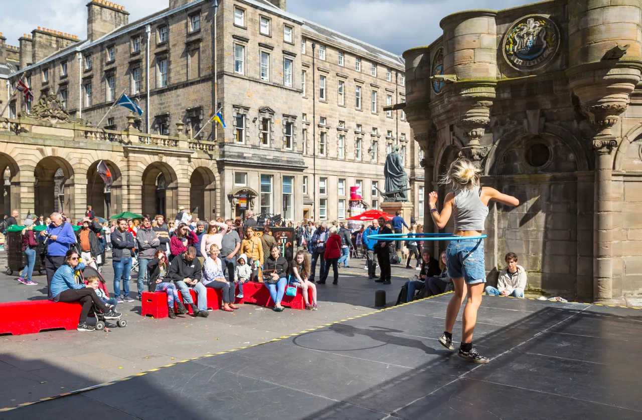 Fringe Street Performer