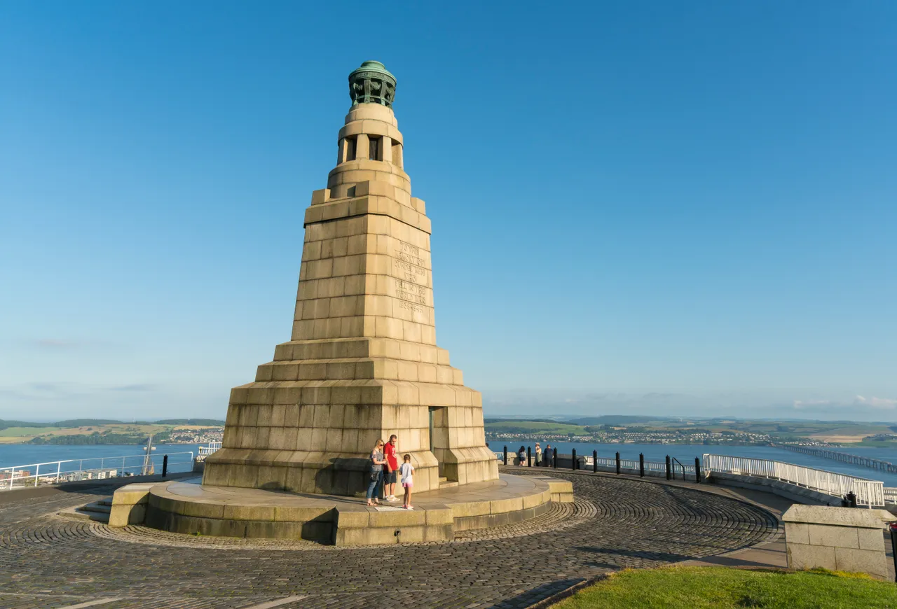 Dundee Law War Memorial