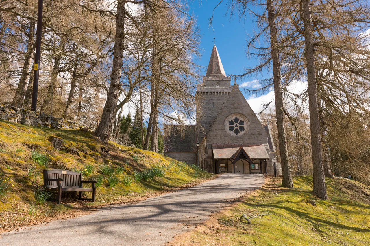 Crathie Kirk