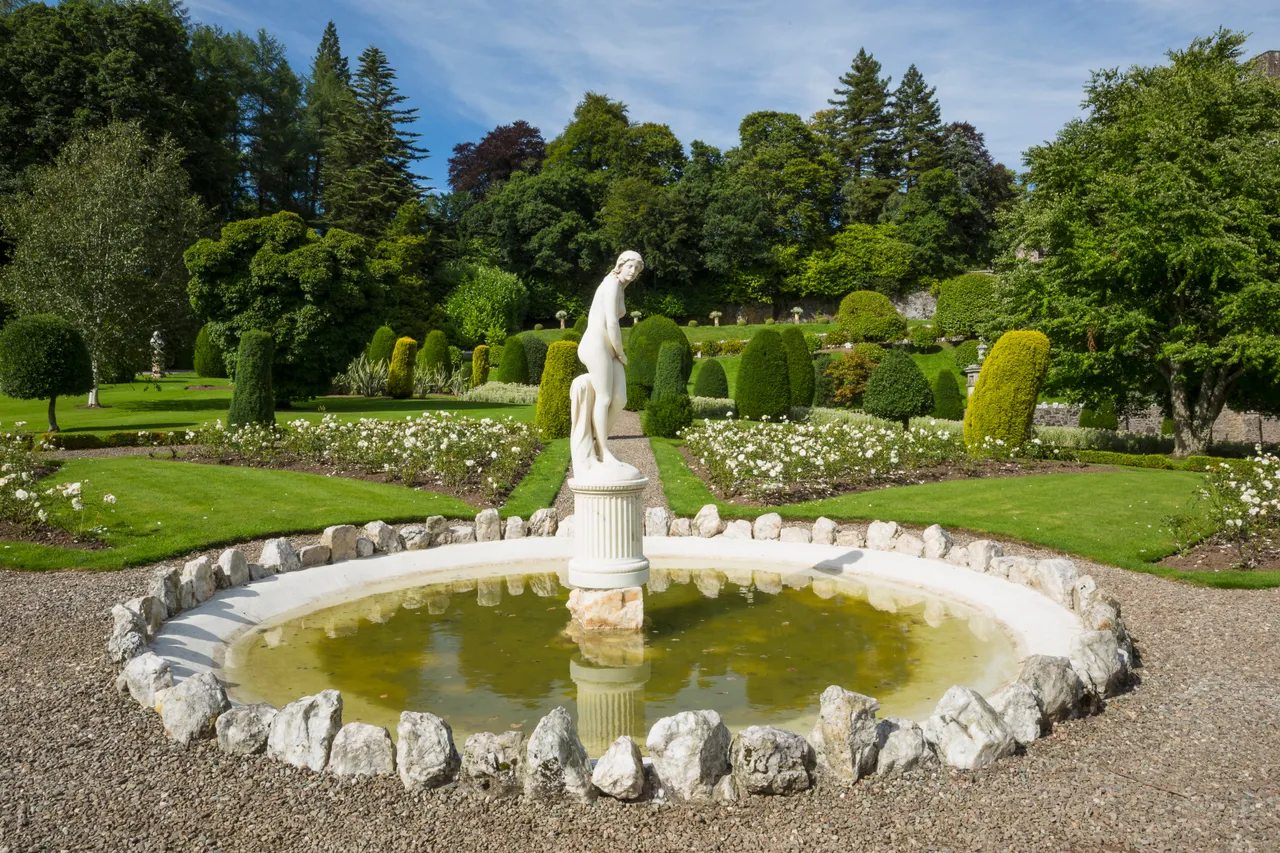 Drummond Castle Gardens