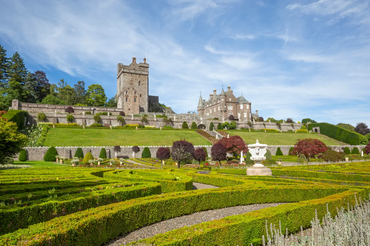 Drummond Castle Gardens