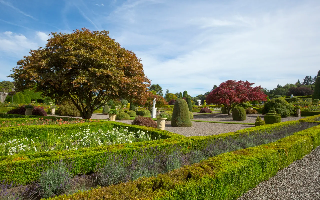 Drummond Castle Gardens