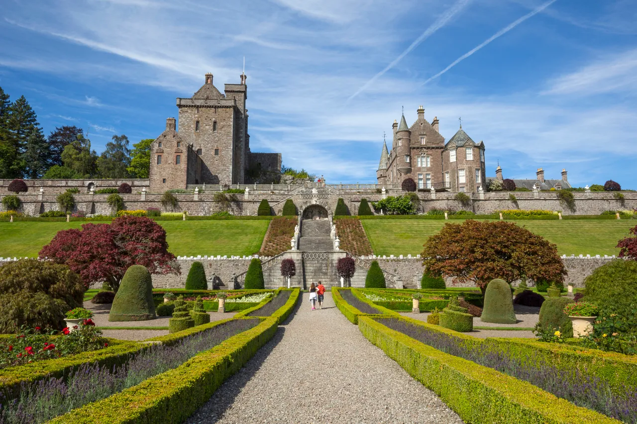 Drummond Castle Gardens