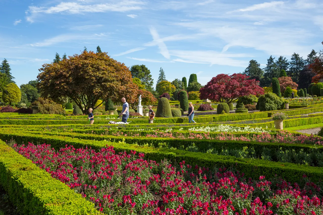 Drummond Castle Gardens