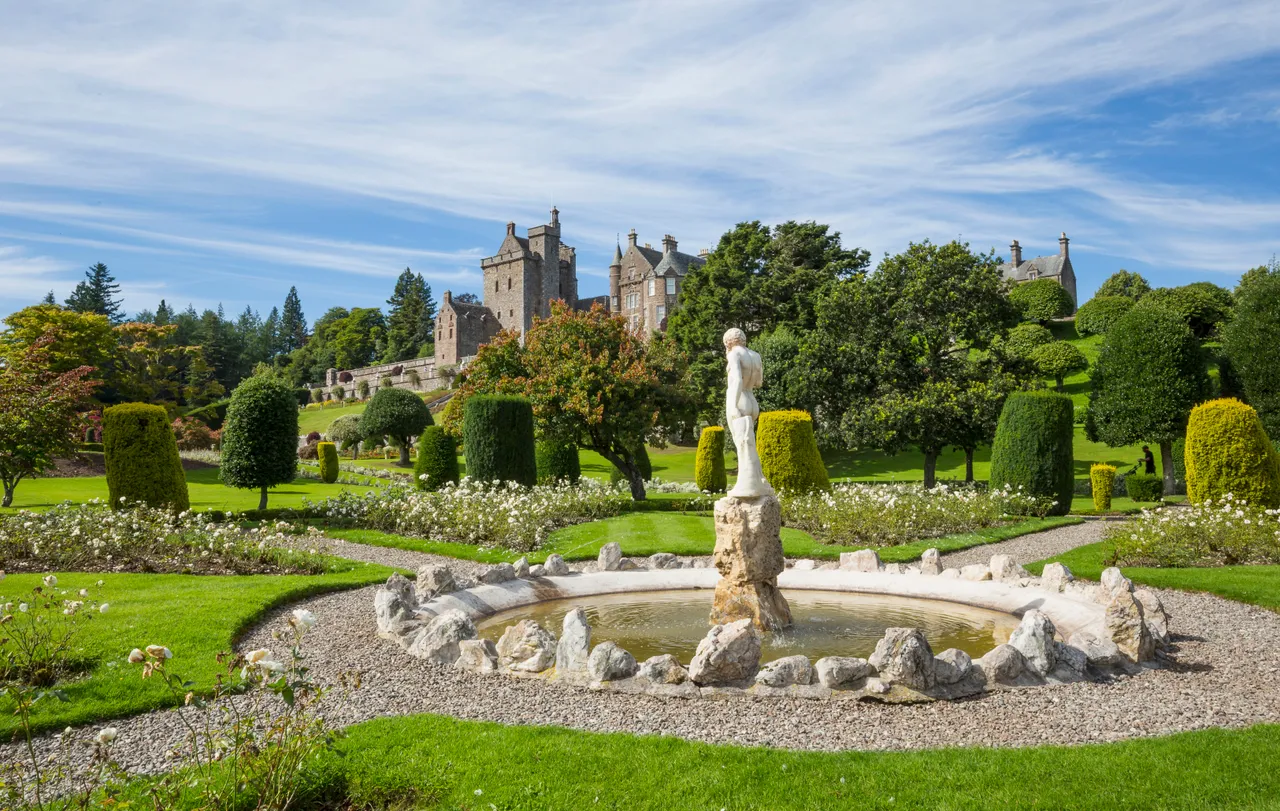 Drummond Castle Gardens