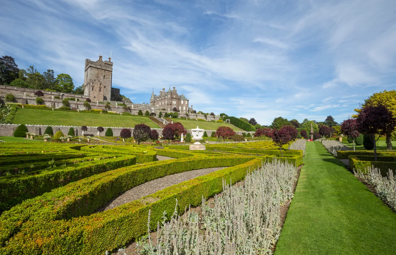 Drummond Castle Gardens