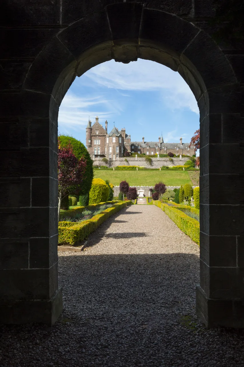 Drummond Castle Gardens