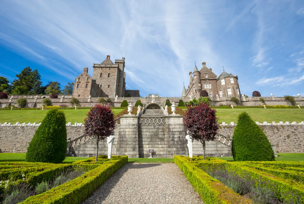 Drummond Castle Gardens