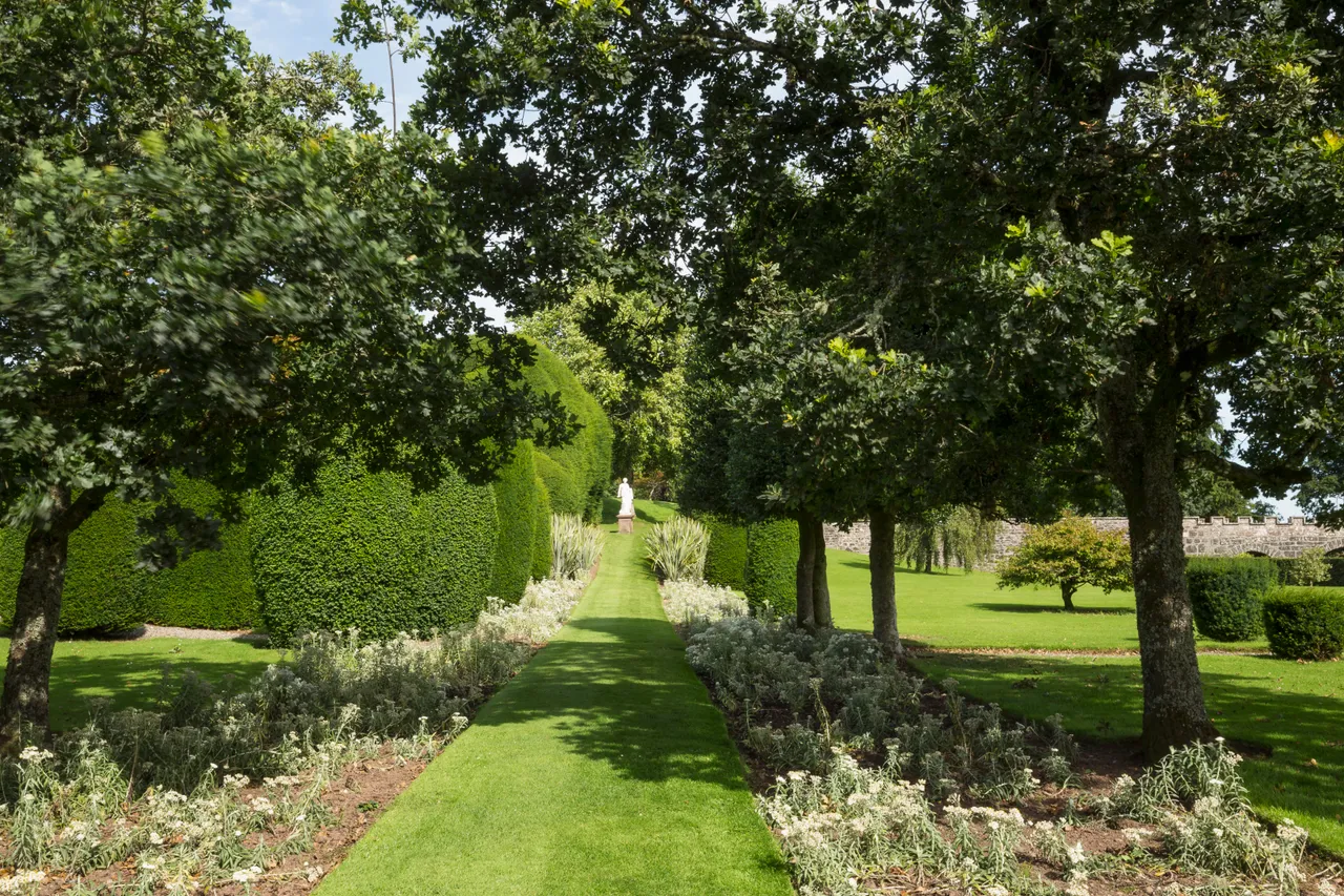 Drummond Castle Gardens