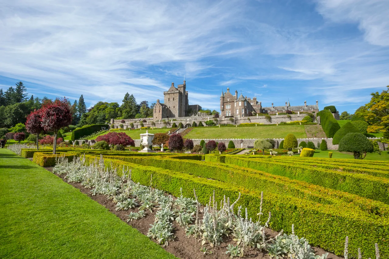 Drummond Castle Gardens