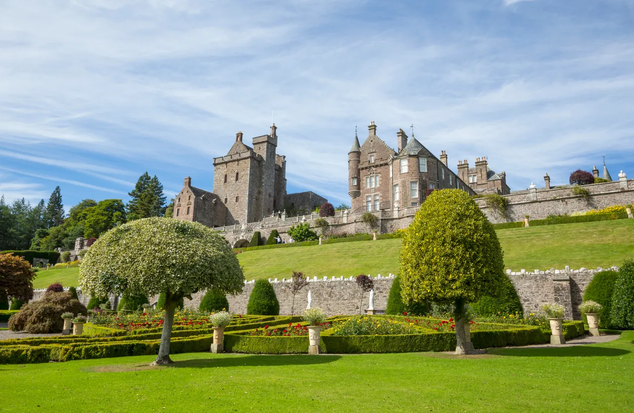 Drummond Castle Gardens