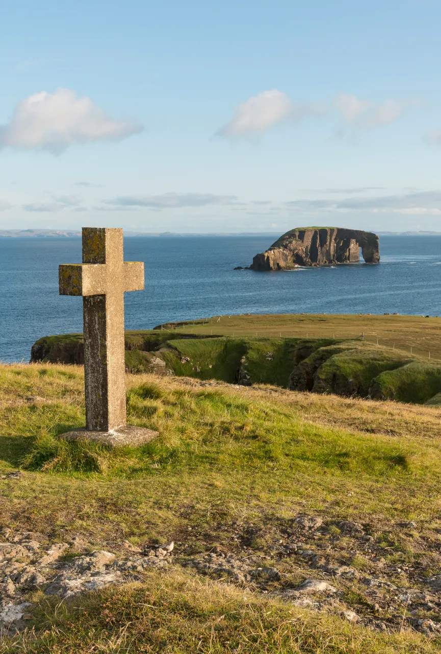 Eshaness Stone Cross & Dore Holm