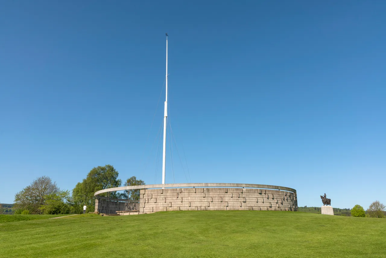 Robert the Bruce Statue and Rotunda