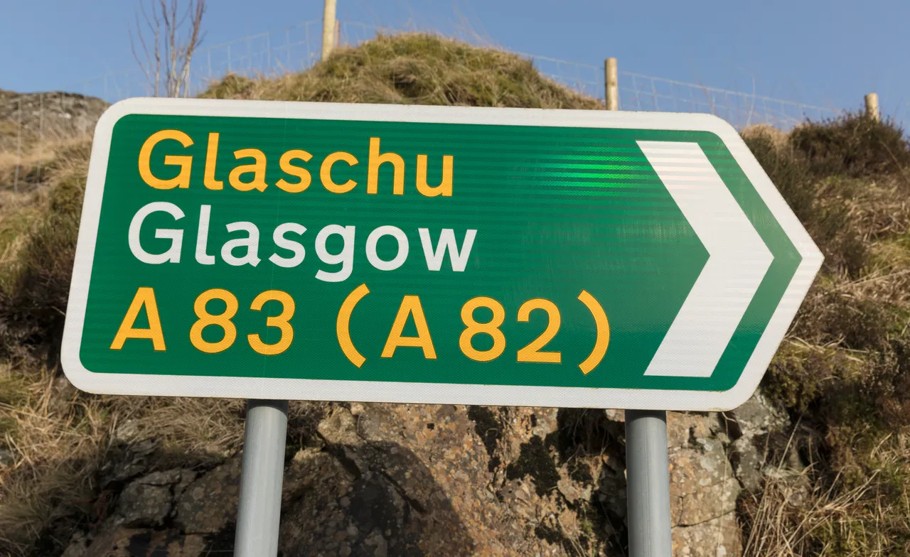Gaelic-English Road Sign