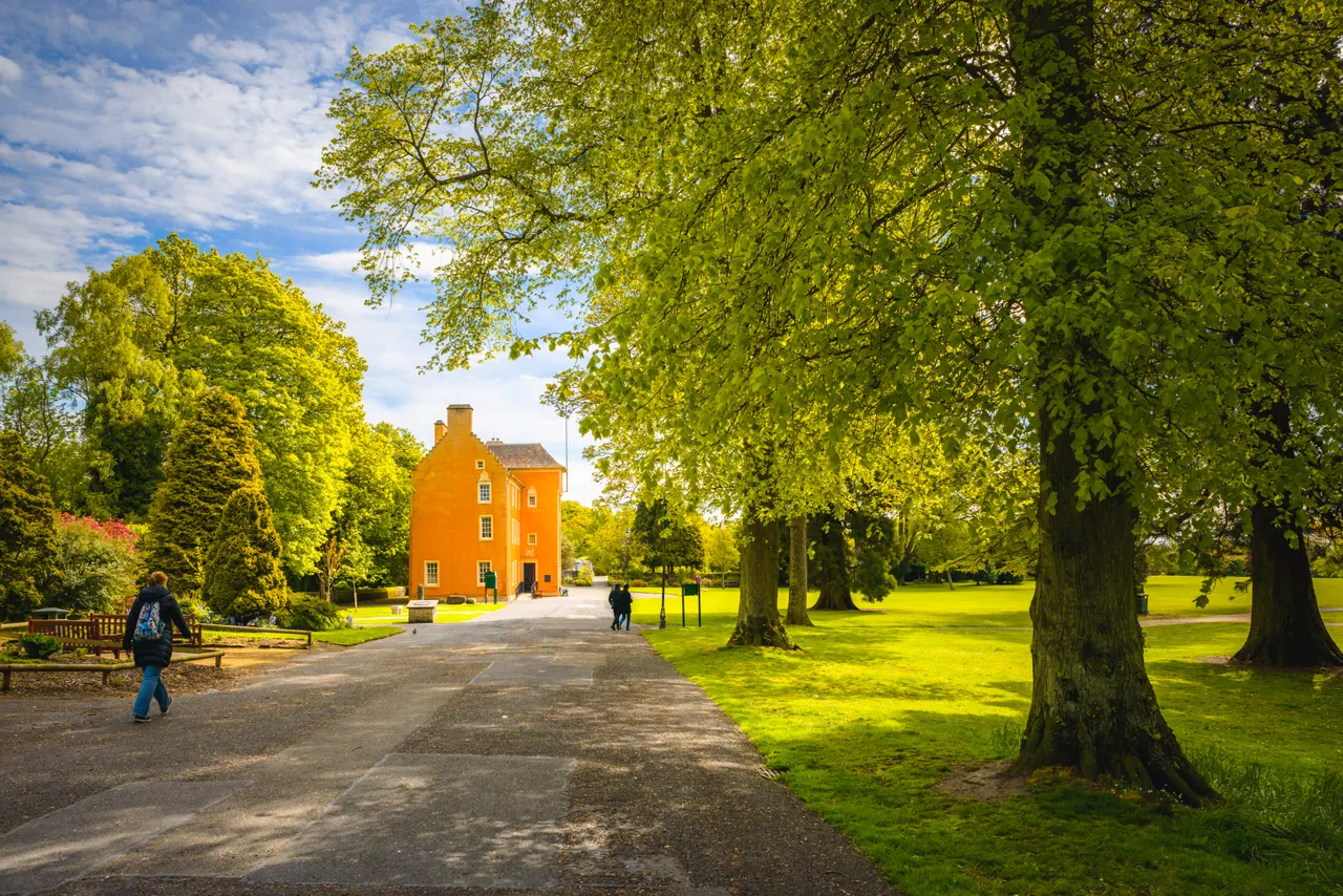 Pittencrieff Park