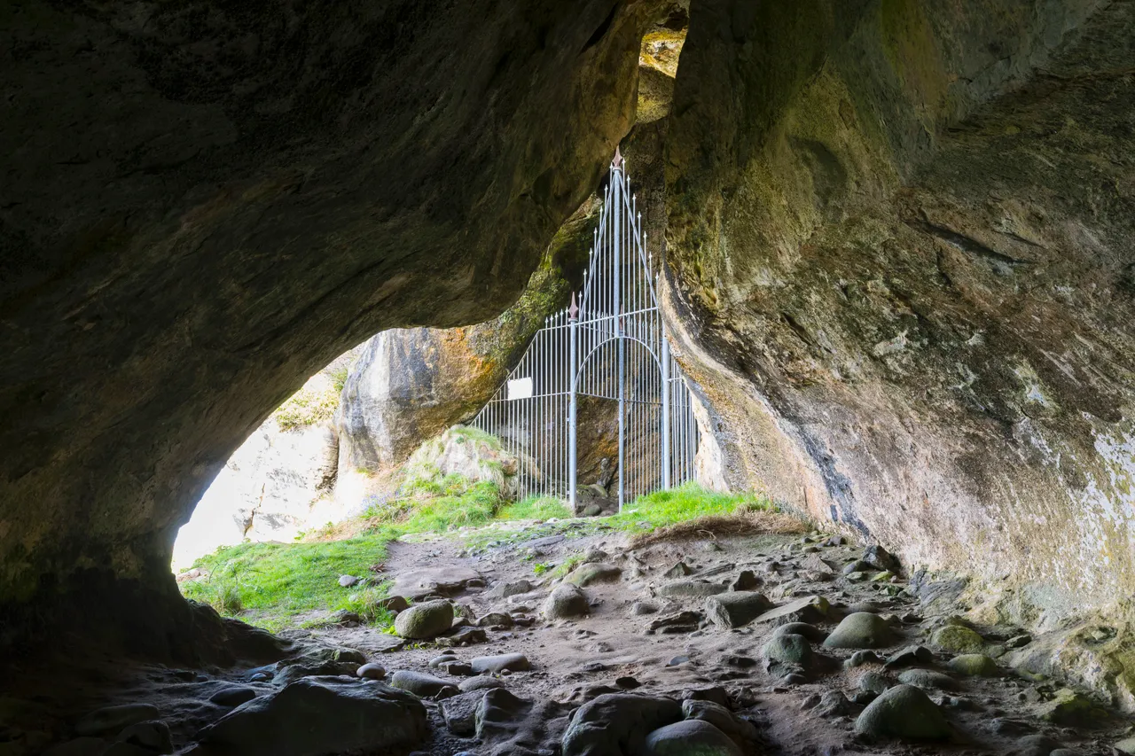 King's Cave