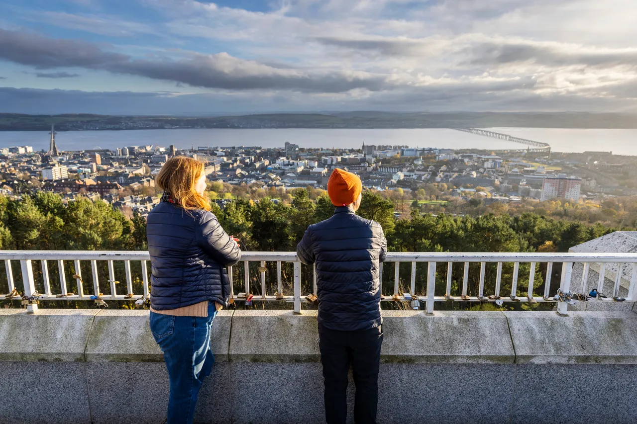 Dundee Law