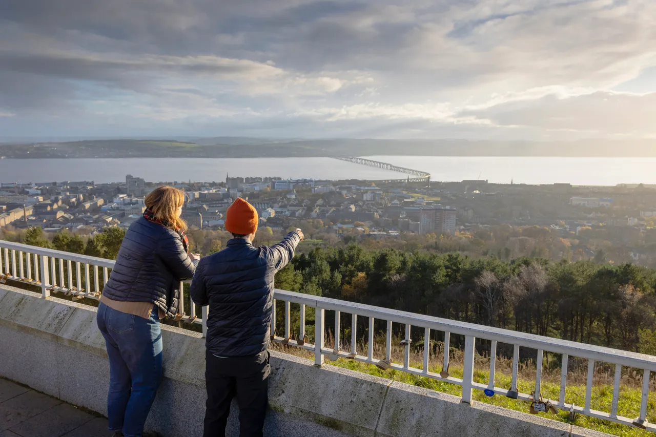 Dundee Law