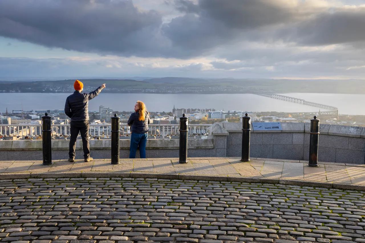 Dundee Law