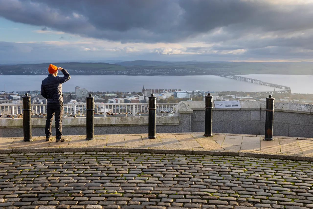 Dundee Law