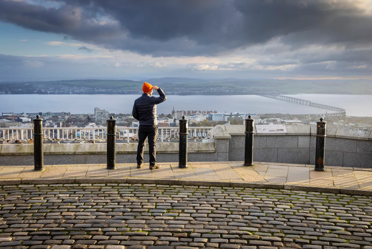 Dundee Law