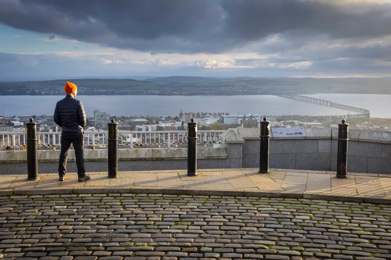 Dundee Law