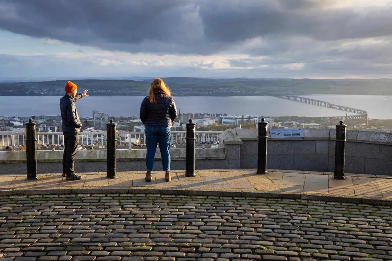 Dundee Law