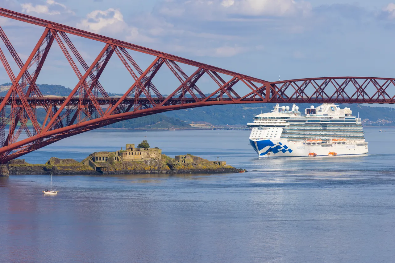 Forth Bridge Cruise Ship