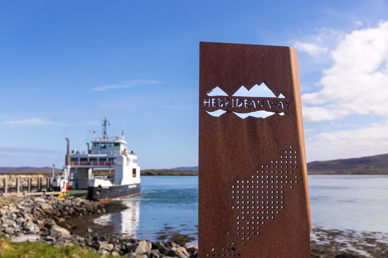 Hebridean Way signage