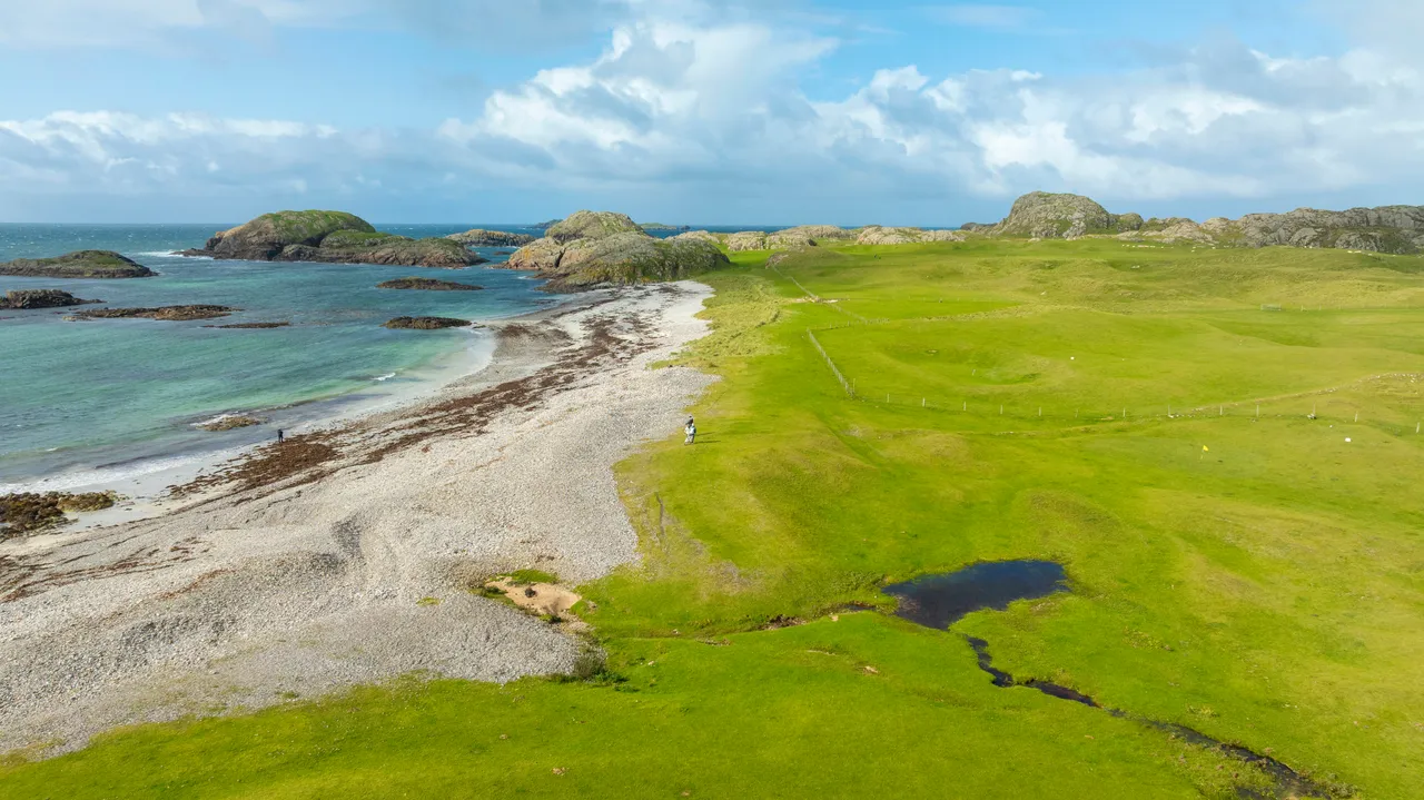 Bay at the back of the ocean on the Isle of Iona