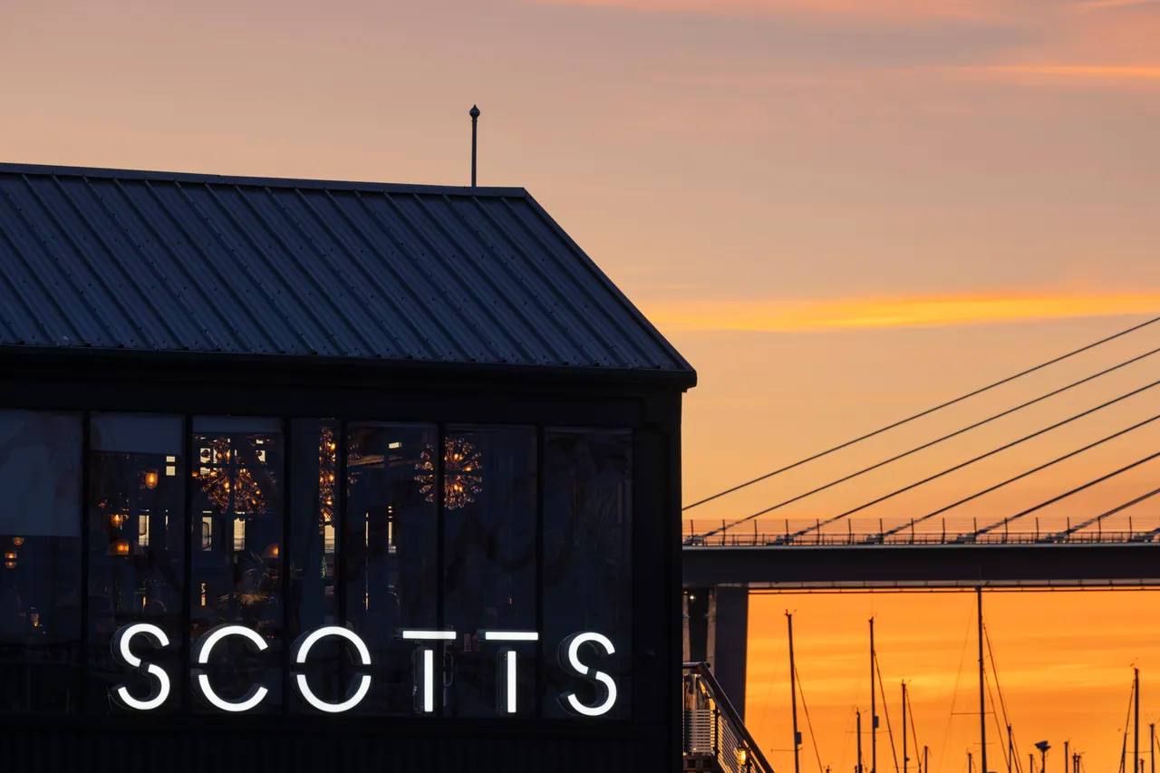 Scotts Bar & Restaurant