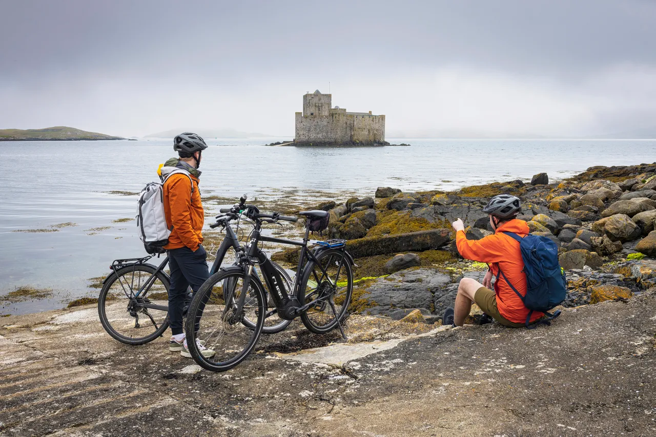 Cyclists by Kisimul Castle