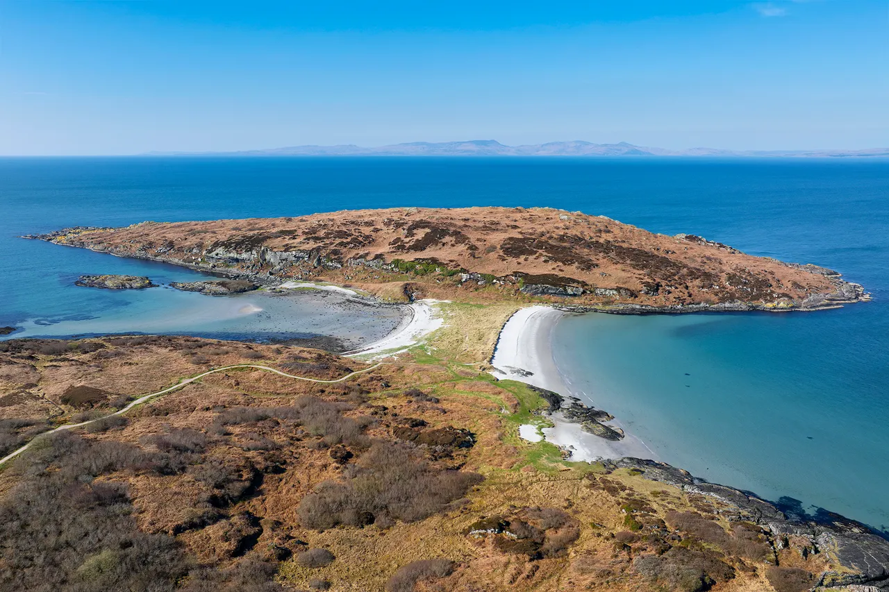 Twin Beaches (Bagh na Doirlinne & Bagh Rubha Ruaidh)