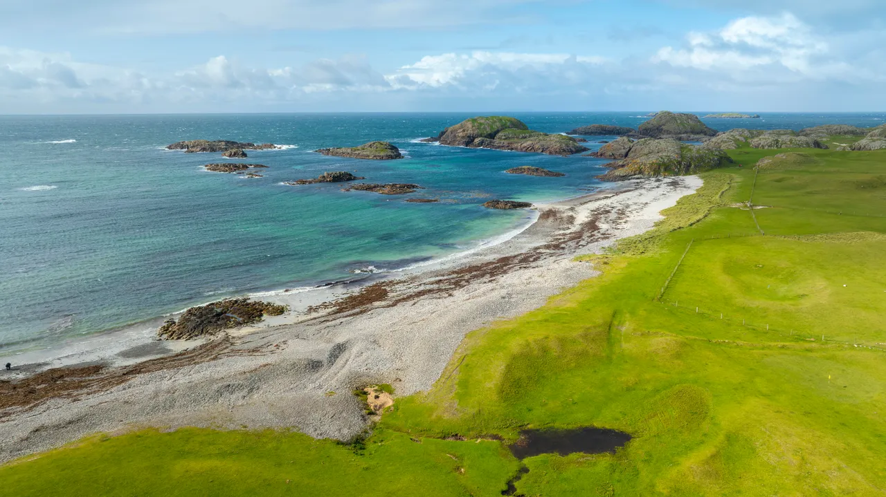 Bay at the back of the ocean on the Isle of Iona