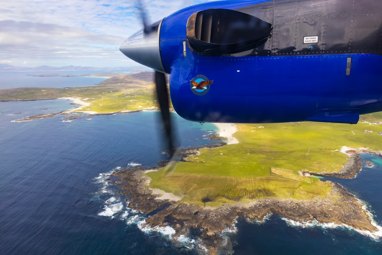 Loganair flight to Barra