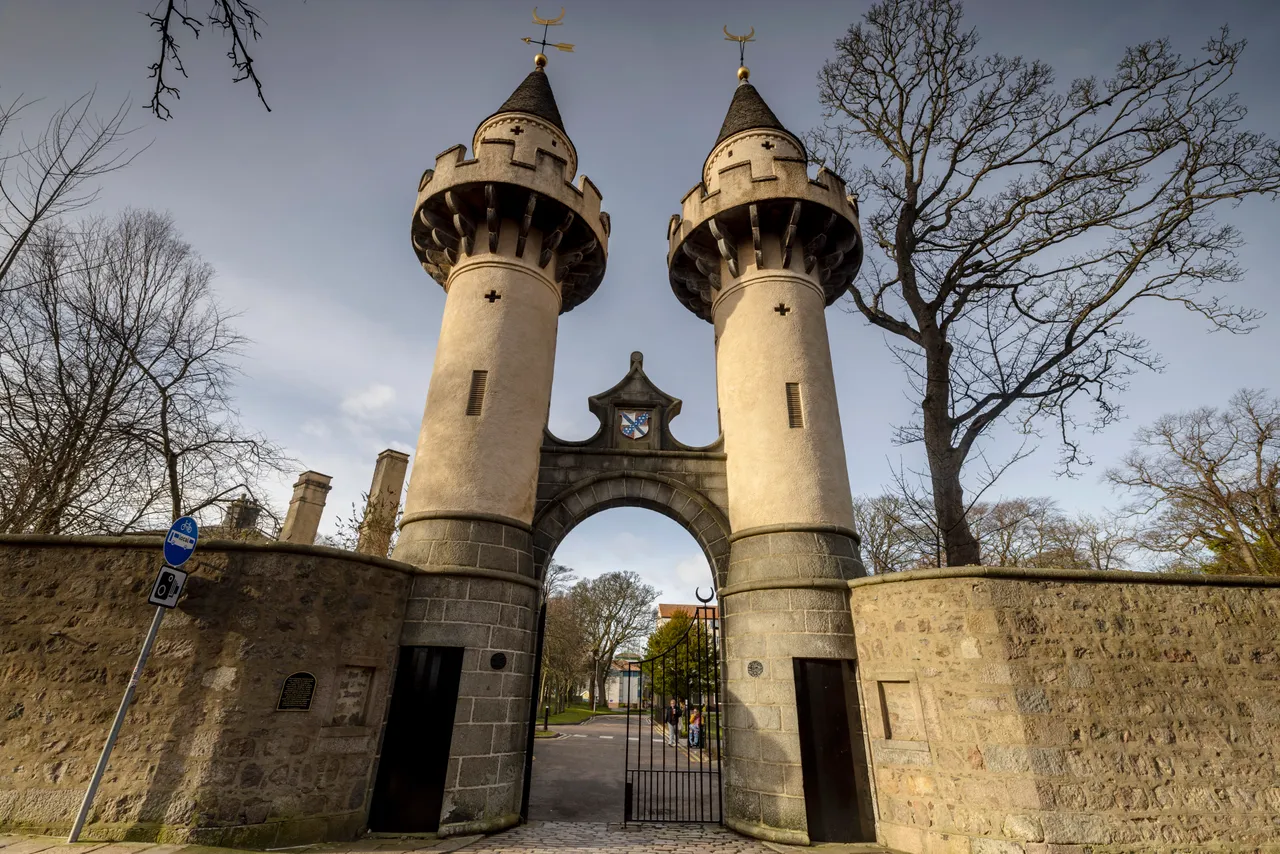 Powis Gates