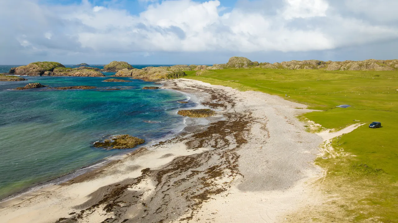 Bay at the back of the ocean on the Isle of Iona