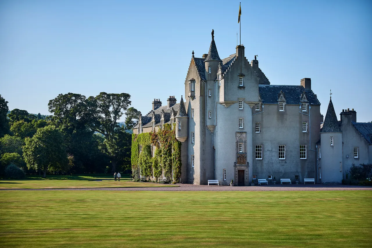 Ballindalloch Castle
