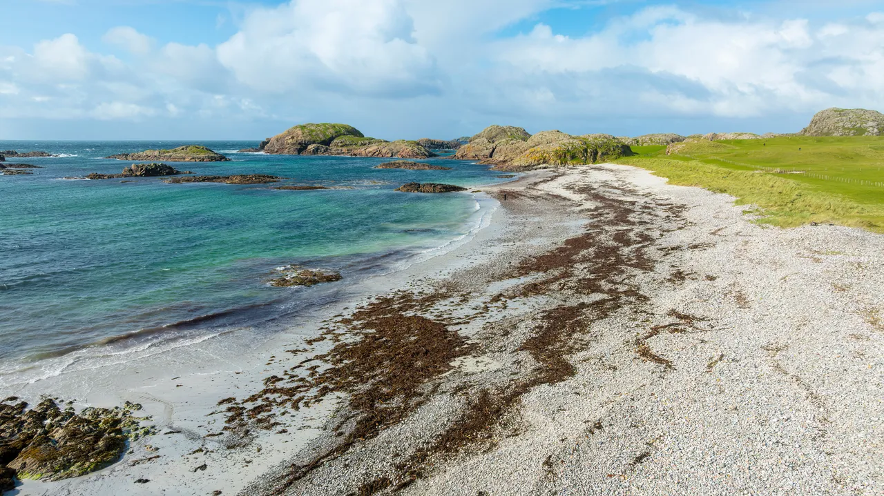 Bay at the back of the ocean on the Isle of Iona