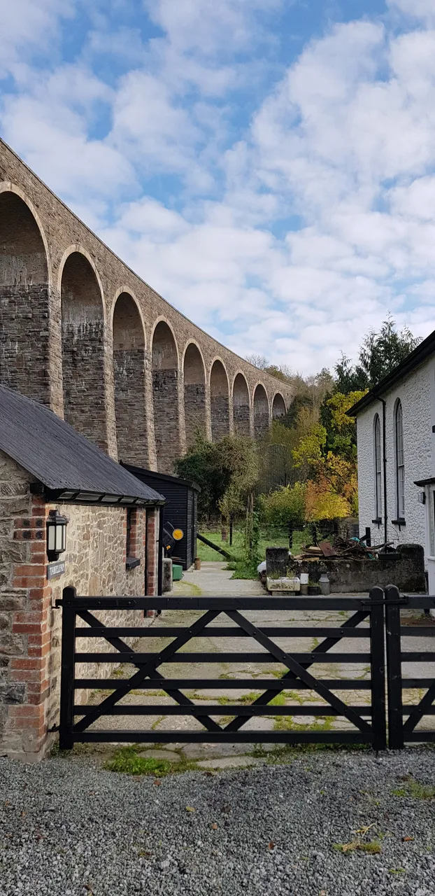 Cynghordy, Llanfair-ar-y-bryn