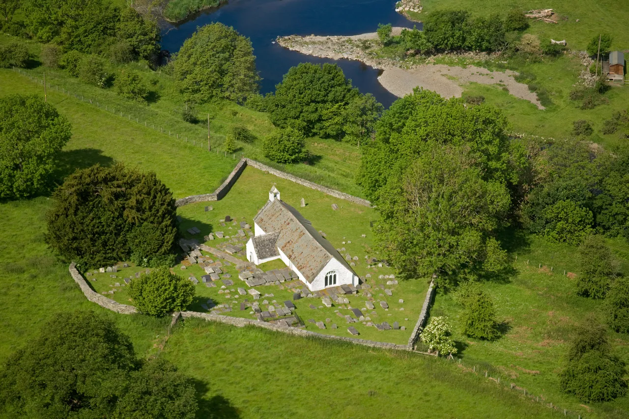 Llangar Parish Church 075-001-871