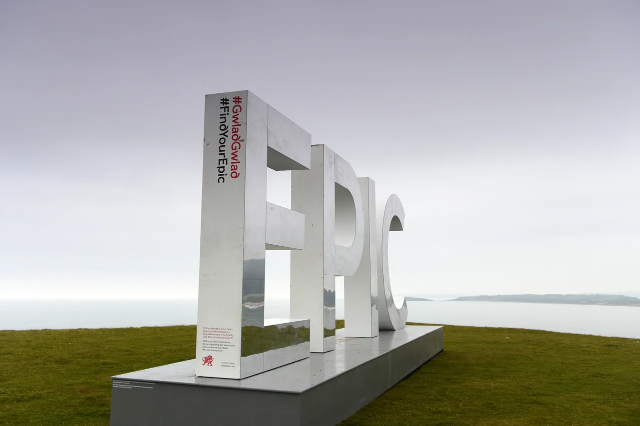 WNS_250816_EPIC_Worms_Head_05