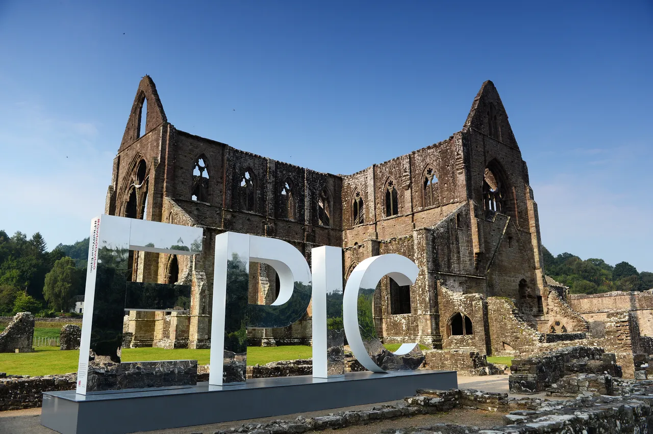 WNS_180816_EPIC_Tintern_Abbey_02