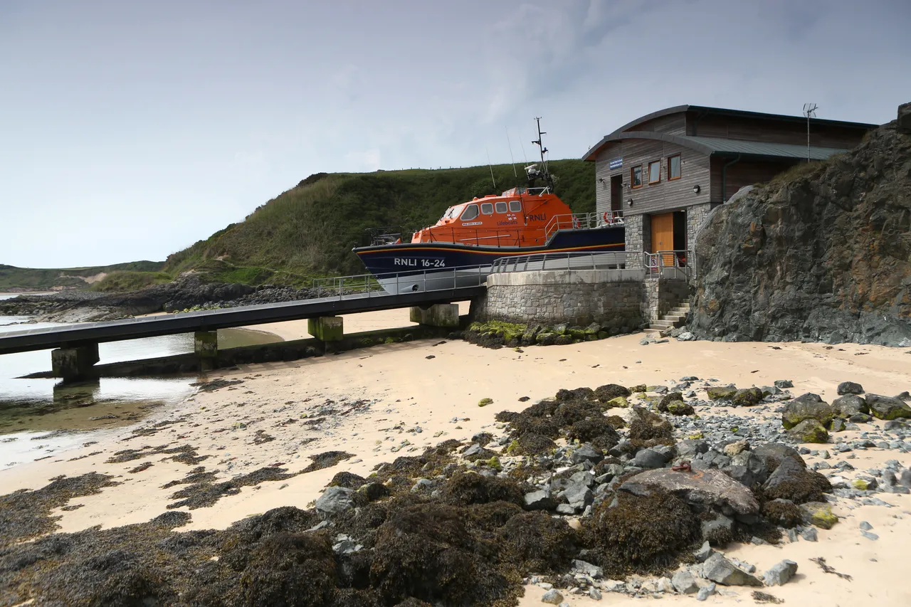 Porthdinllaen beach, Pwllheli