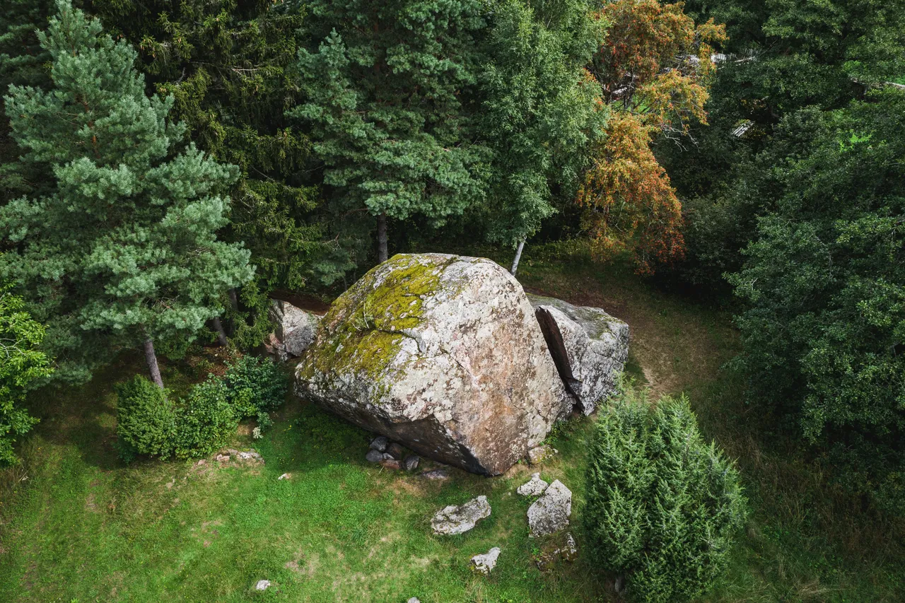 Jaani-Tooma boulder