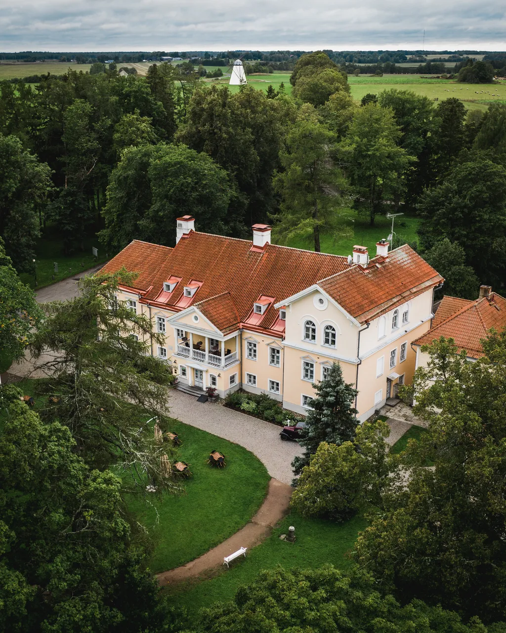 Vihula manor