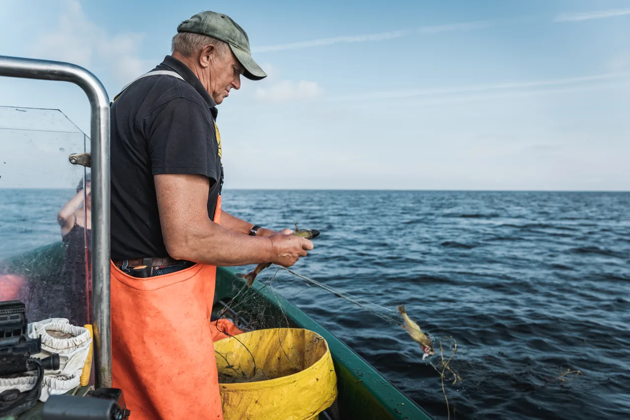 Kihnu fishing