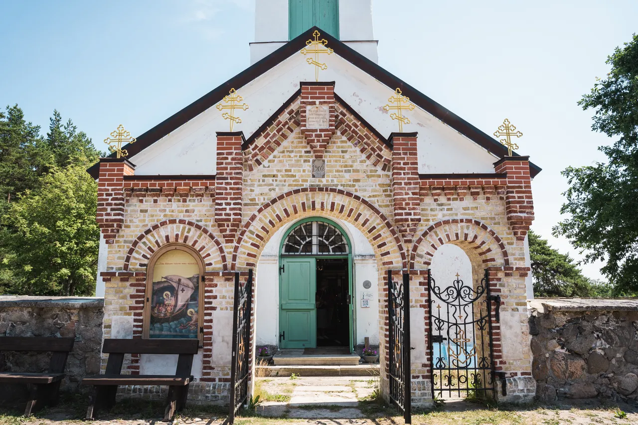 Kihnu church