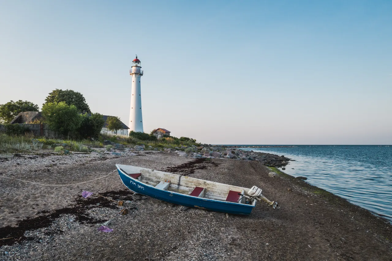 Kihnu lighthouse
