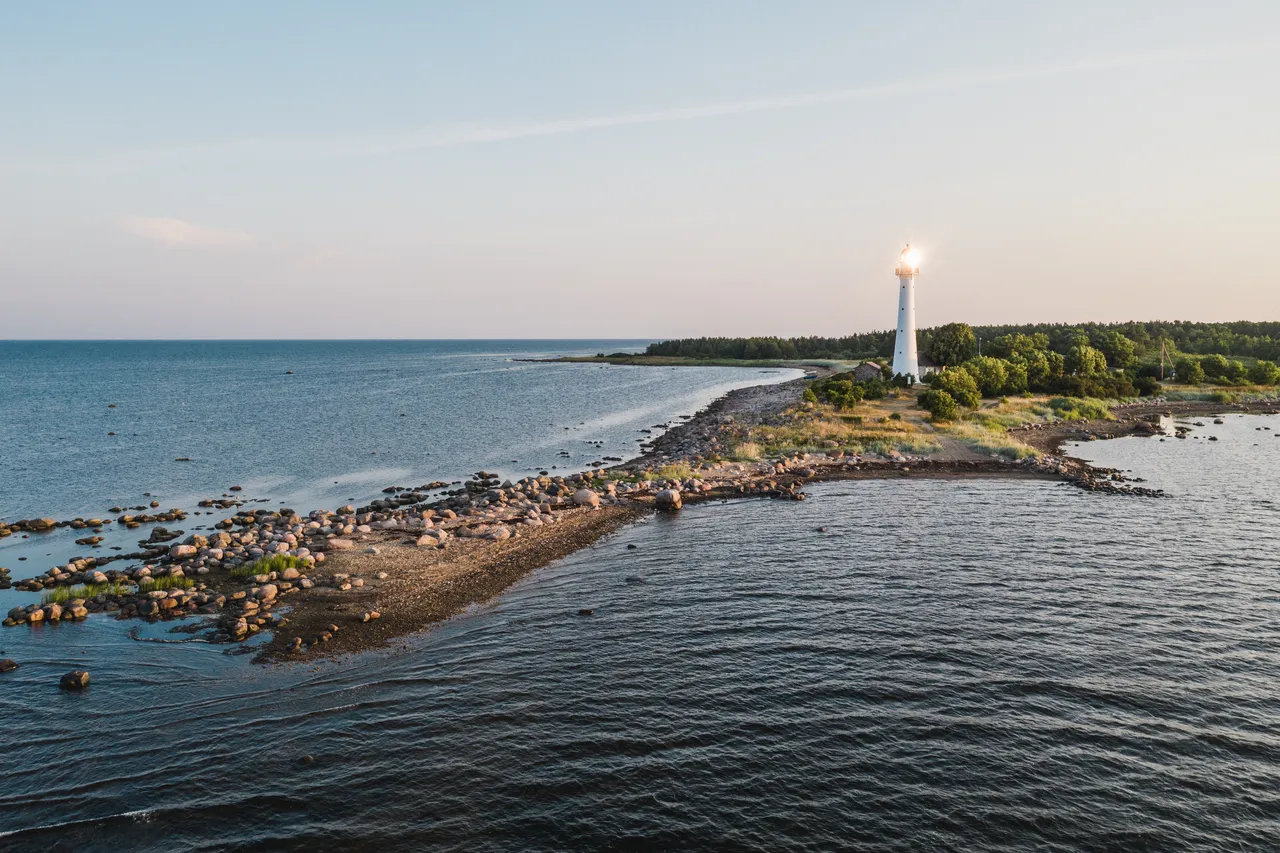 Kihnu lighthouse